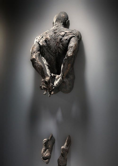 Outside the Walls – Sculptures by Matteo Pugliese